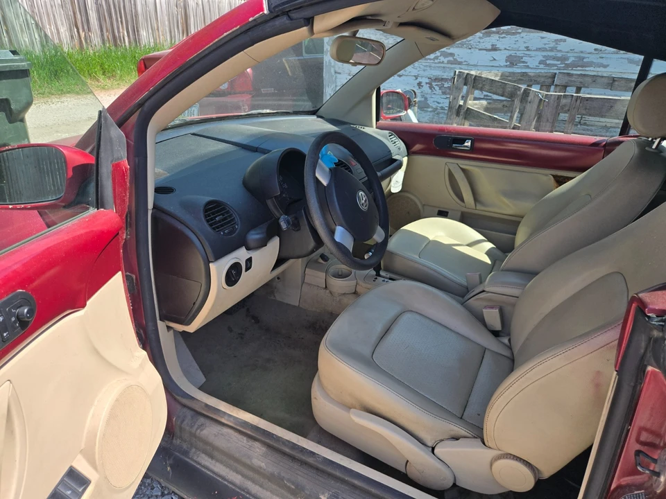 2005 Volkswagen New Beetle - Image 5 of 6