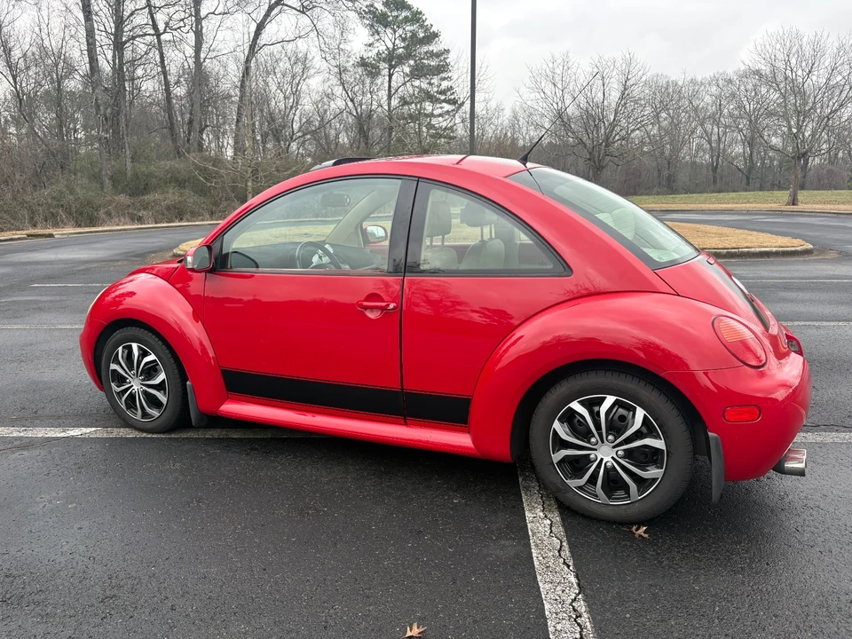 2005 Volkswagen New Beetle - Image 2 of 11