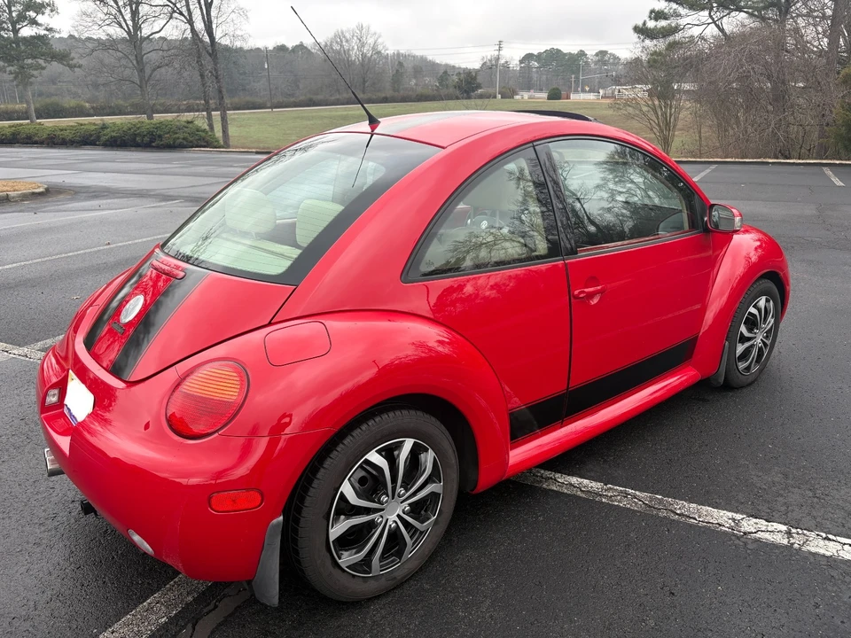 2005 Volkswagen New Beetle - Image 9 of 11