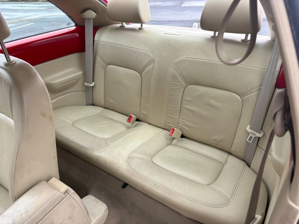 2005 Volkswagen New Beetle - Image 6 of 11