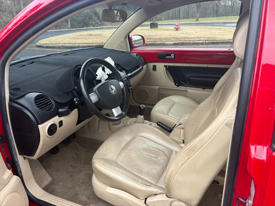 2005 Volkswagen New Beetle - Image 5 of 11