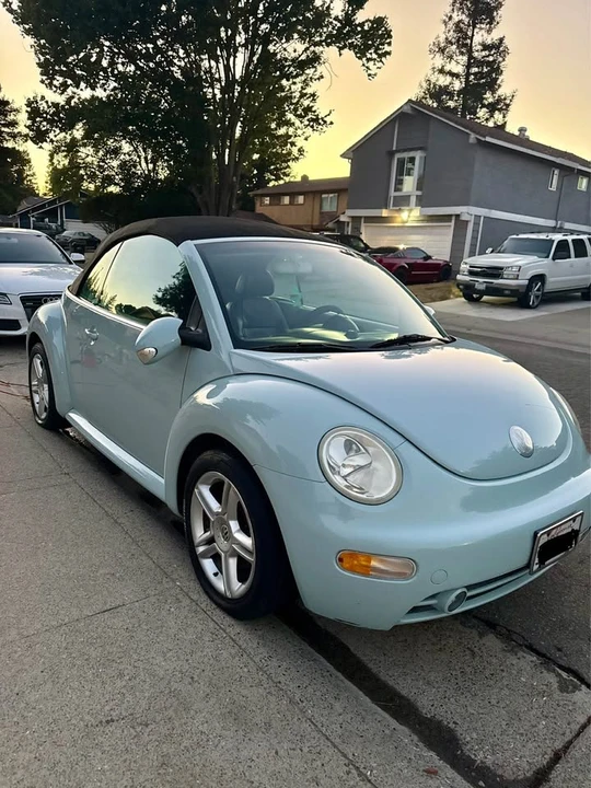 2005 Volkswagen New Beetle - Image 2 of 13