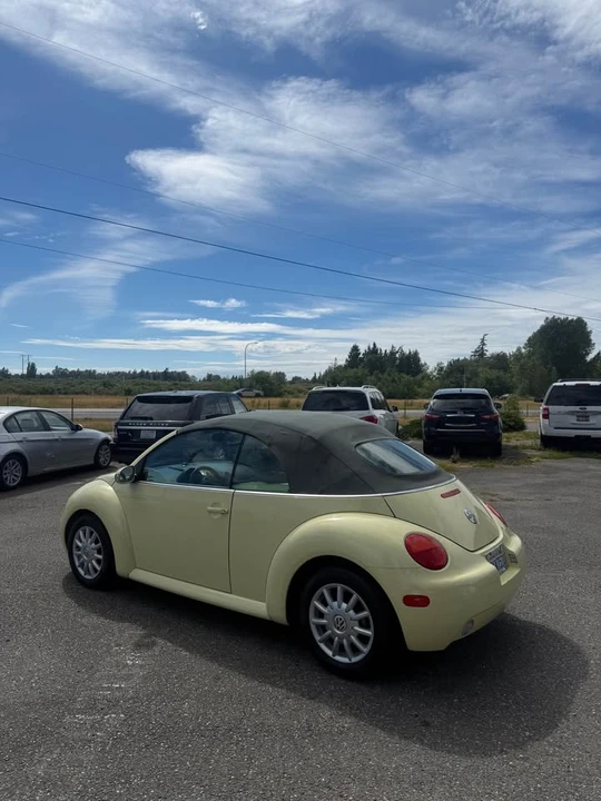 2005 Volkswagen New Beetle - Image 3 of 10