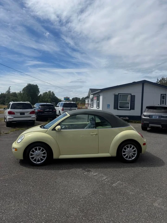 2005 Volkswagen New Beetle - Image 2 of 10
