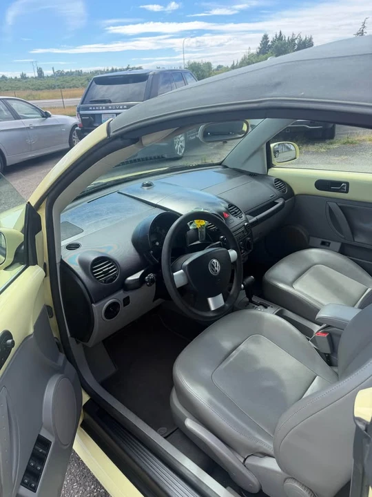 2005 Volkswagen New Beetle - Image 9 of 10