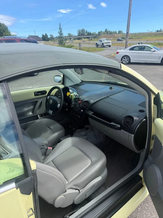 2005 Volkswagen New Beetle - Image 10 of 10