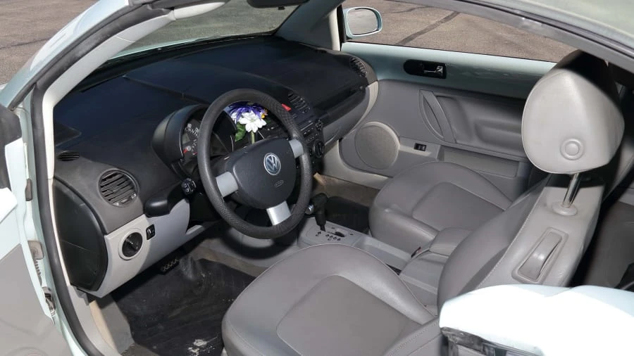 2005 Volkswagen New Beetle - Image 4 of 12