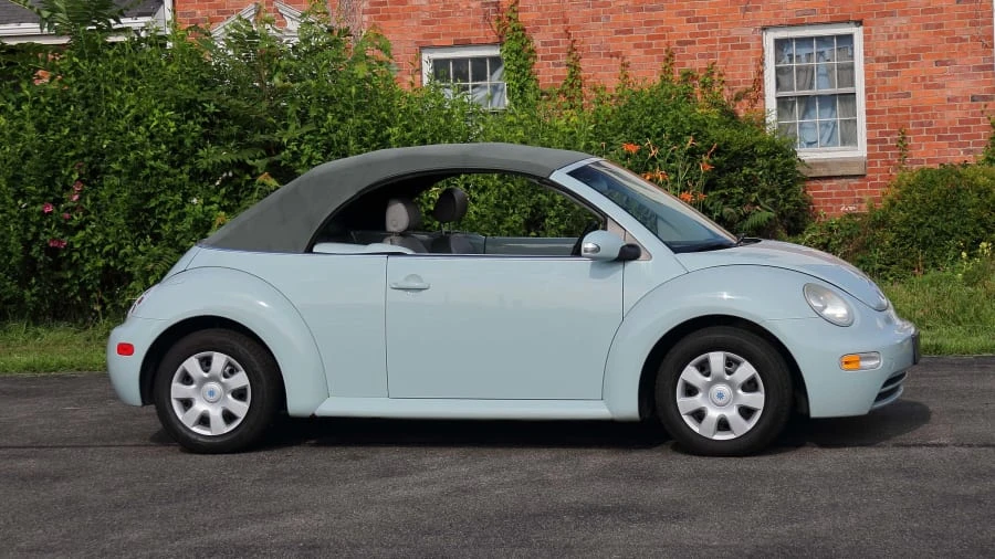 2005 Volkswagen New Beetle - Image 8 of 12