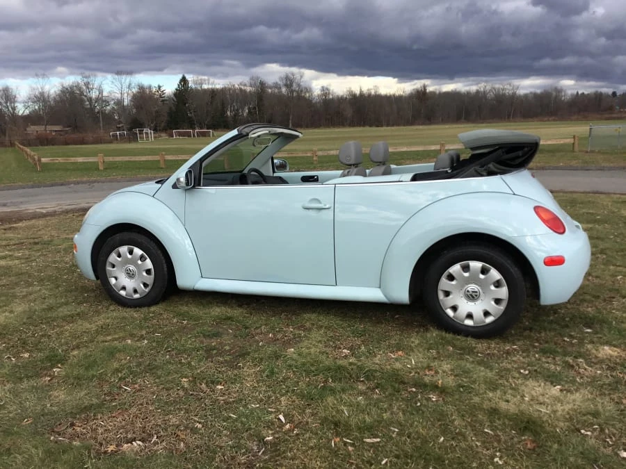 2005 Volkswagen New Beetle - Image 2 of 9
