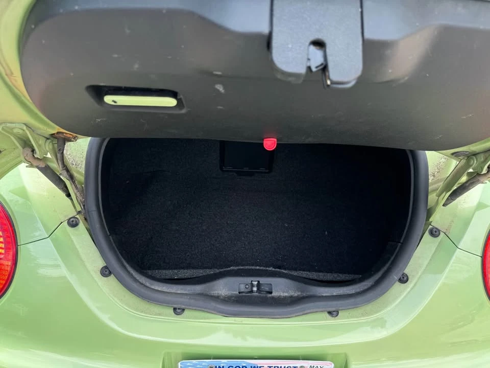 2005 Volkswagen New Beetle - Image 10 of 10