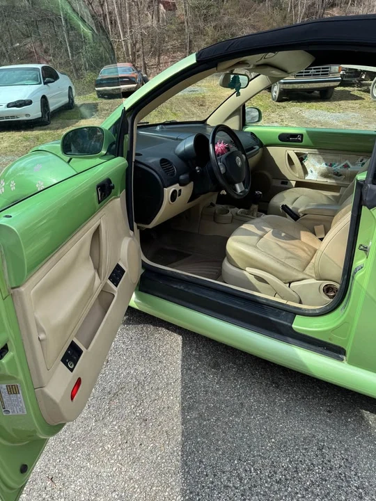 2005 Volkswagen New Beetle - Image 7 of 10