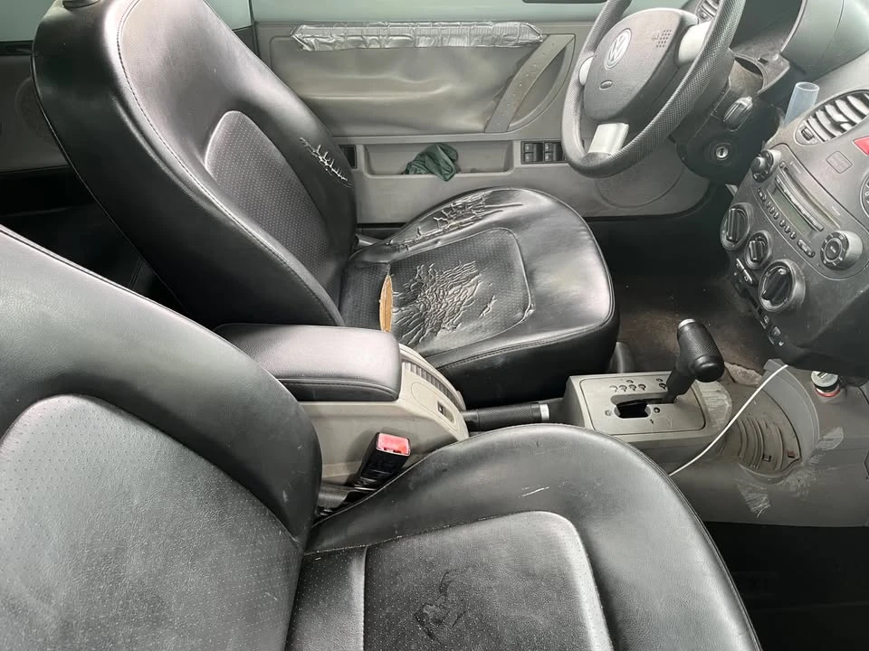 2005 Volkswagen New Beetle - Image 12 of 15