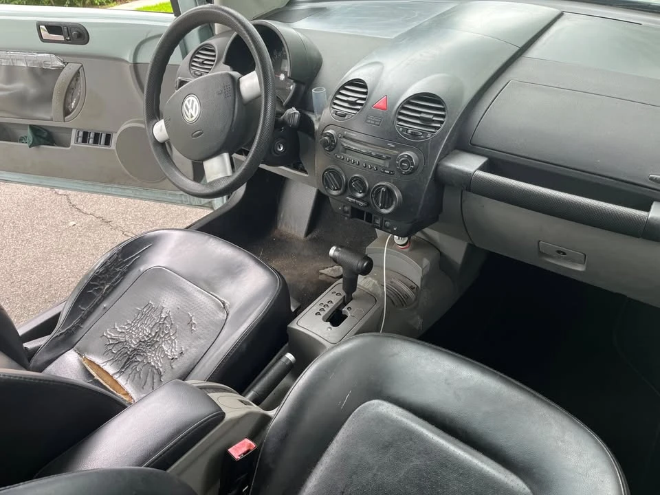 2005 Volkswagen New Beetle - Image 10 of 15