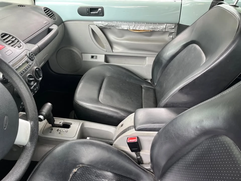 2005 Volkswagen New Beetle - Image 11 of 15