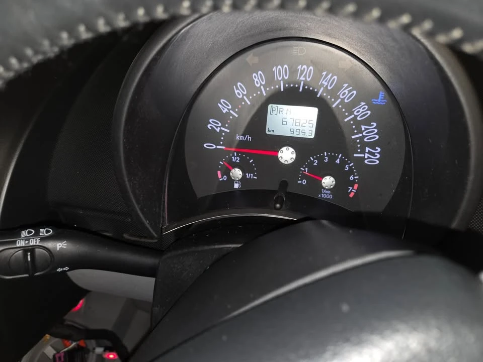2005 Volkswagen New Beetle - Image 9 of 9