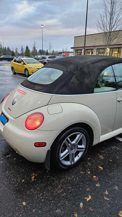 2005 Volkswagen New Beetle - Image 6 of 14