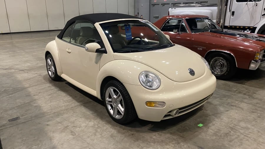 2005 Volkswagen New Beetle - Image 2 of 5