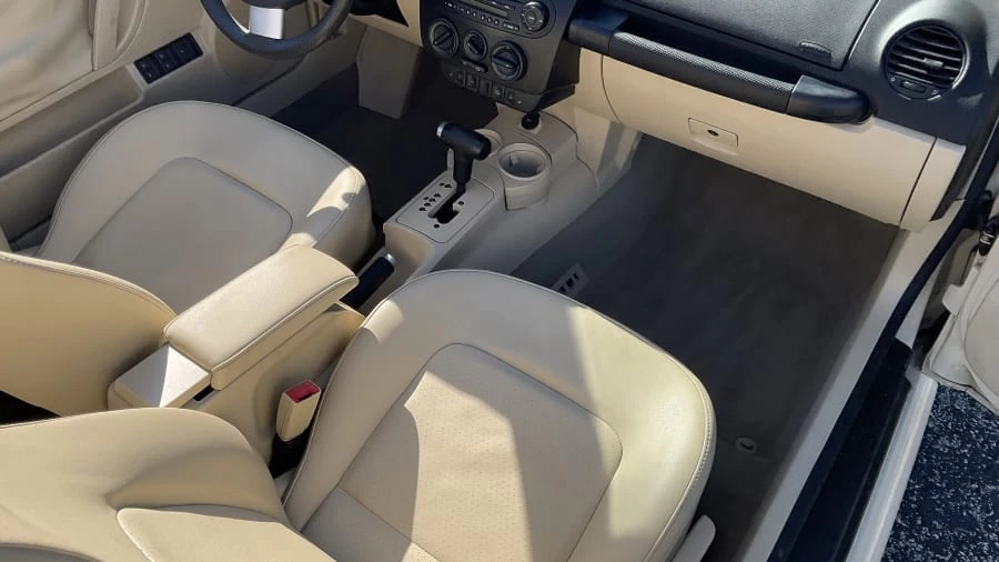 2005 Volkswagen New Beetle - Image 6 of 12