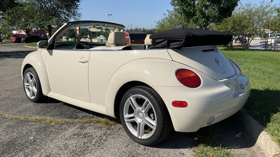 2005 Volkswagen New Beetle - Image 9 of 12