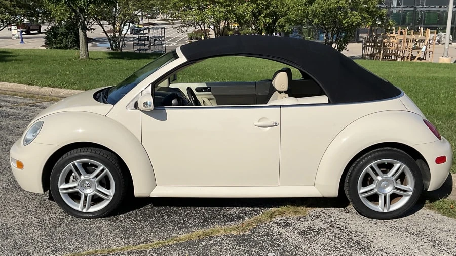 2005 Volkswagen New Beetle - Image 10 of 12