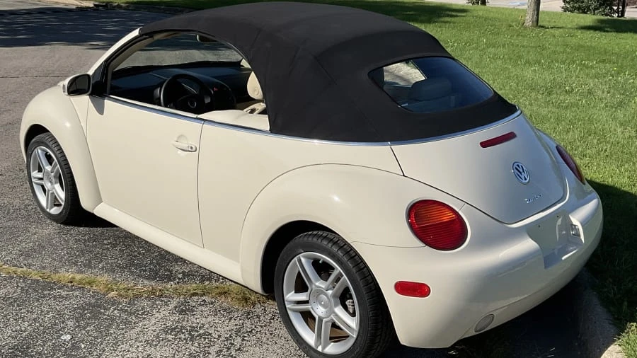 2005 Volkswagen New Beetle - Image 11 of 12