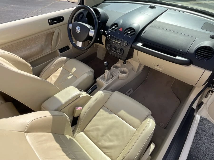 2005 Volkswagen New Beetle - Image 6 of 7