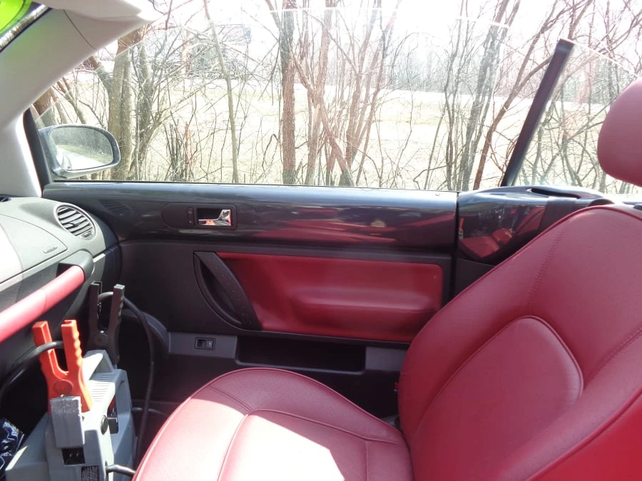 2005 Volkswagen New Beetle - Image 5 of 5
