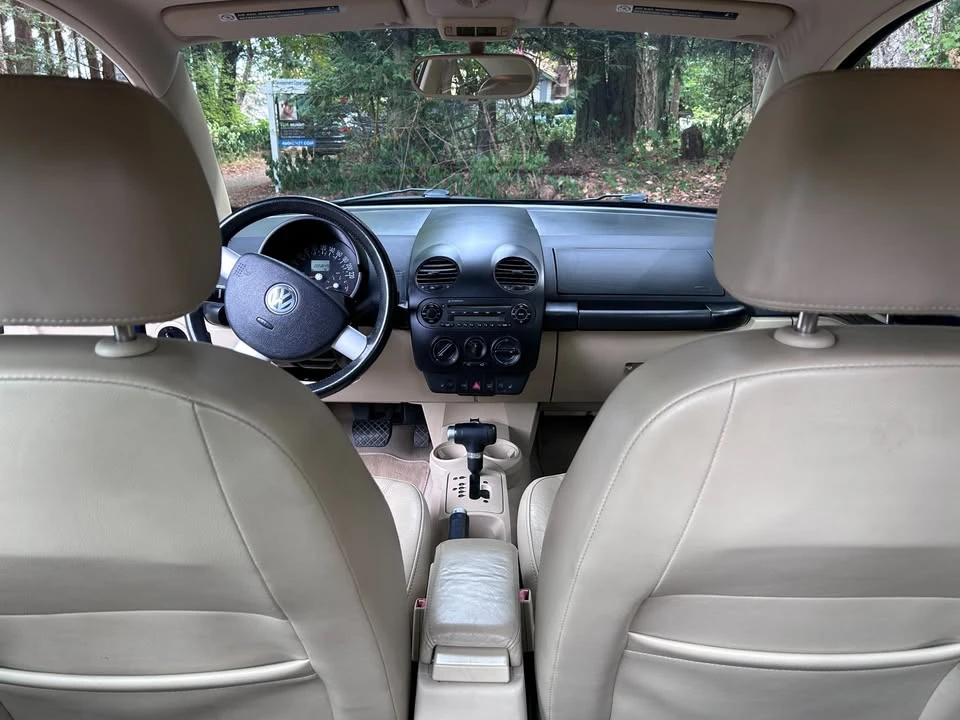 2005 Volkswagen New Beetle - Image 9 of 10