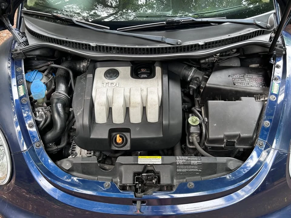 2005 Volkswagen New Beetle - Image 10 of 10