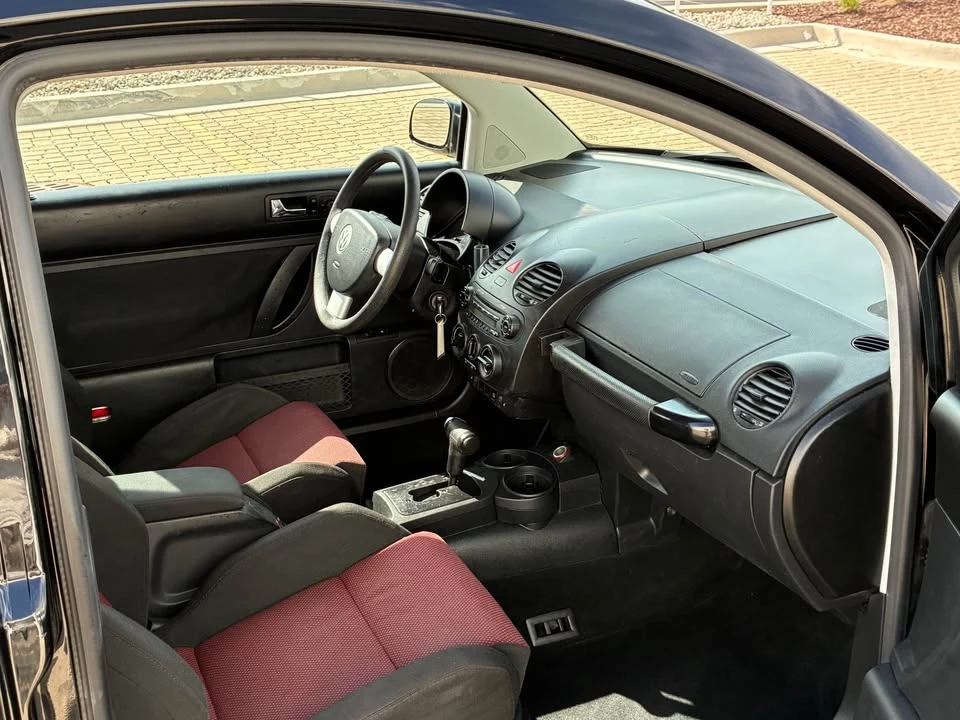 2005 Volkswagen New Beetle - Image 9 of 13