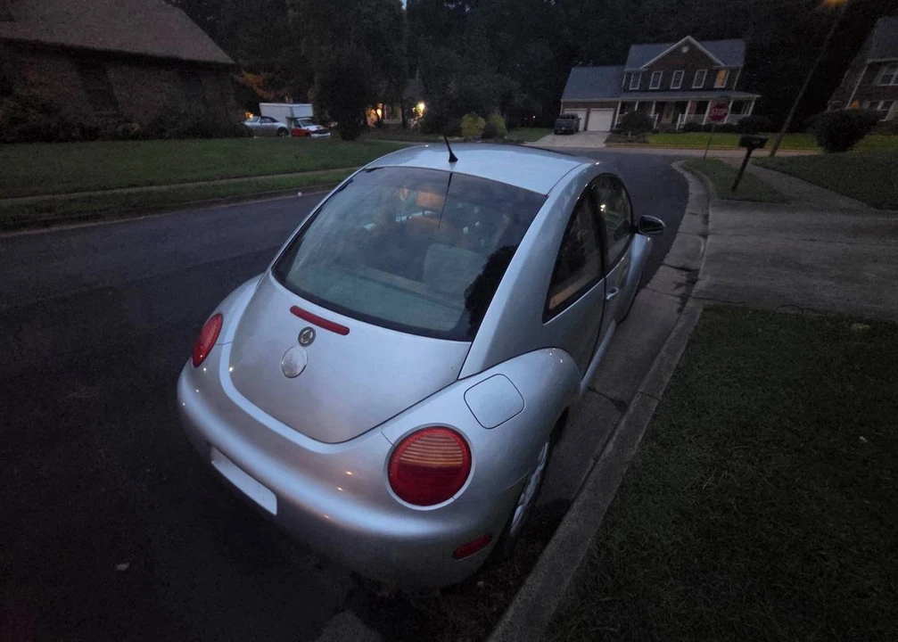 2005 Volkswagen New Beetle - Image 2 of 9