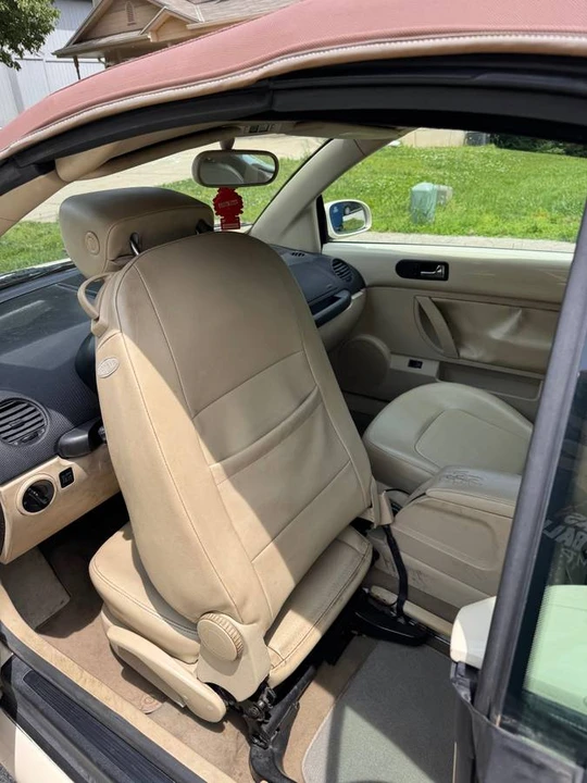 2005 Volkswagen New Beetle - Image 8 of 13
