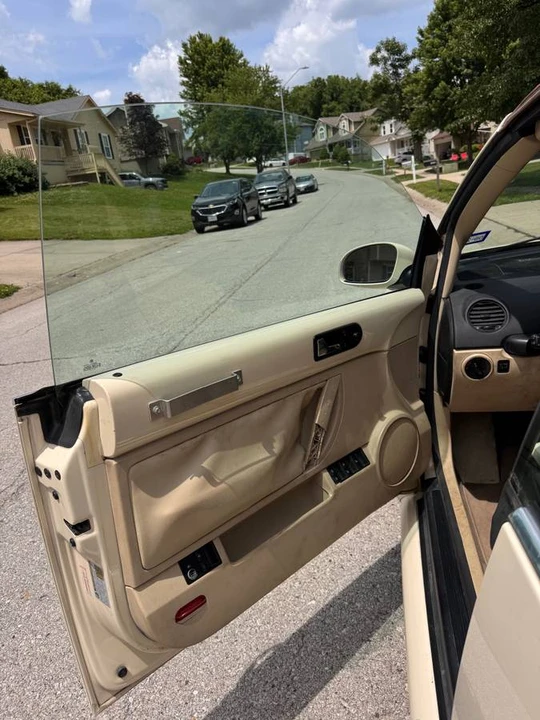 2005 Volkswagen New Beetle - Image 7 of 13