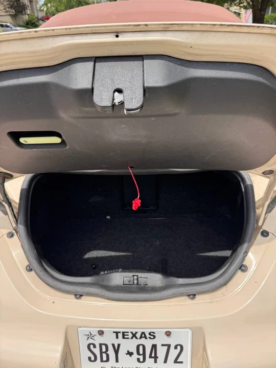 2005 Volkswagen New Beetle - Image 11 of 13