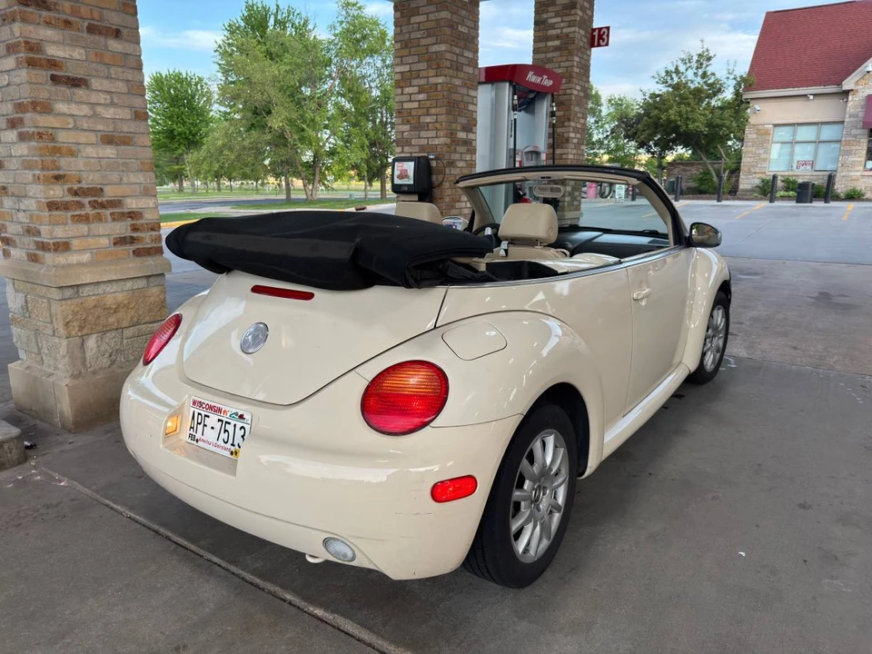 2005 Volkswagen New Beetle - Image 3 of 6