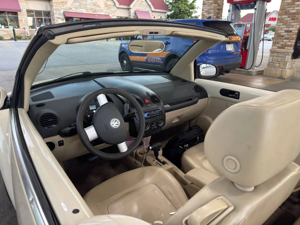 2005 Volkswagen New Beetle - Image 4 of 6