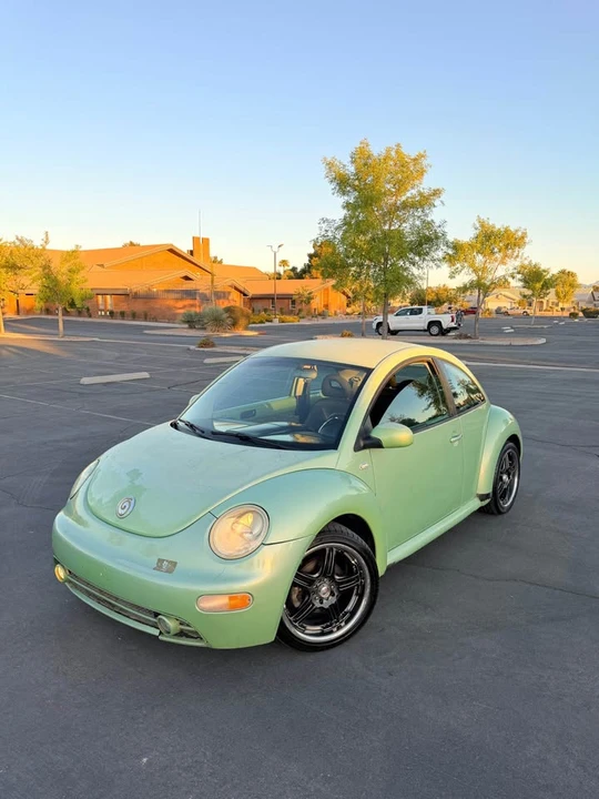 2005 Volkswagen New Beetle - Image 2 of 10