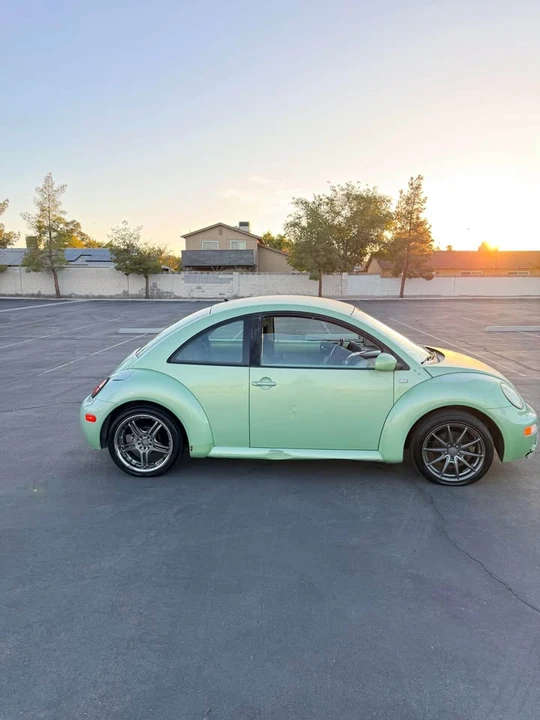 2005 Volkswagen New Beetle - Image 5 of 10