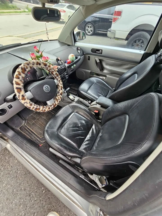 2005 Volkswagen New Beetle - Image 10 of 11