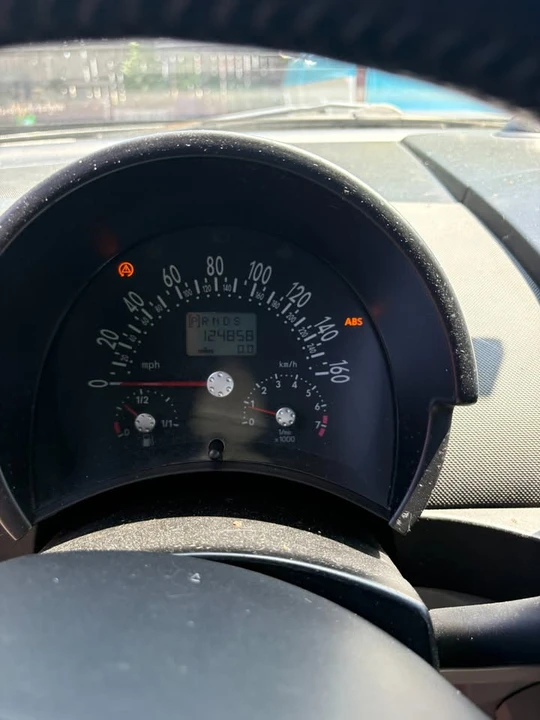 2005 Volkswagen New Beetle - Image 10 of 13