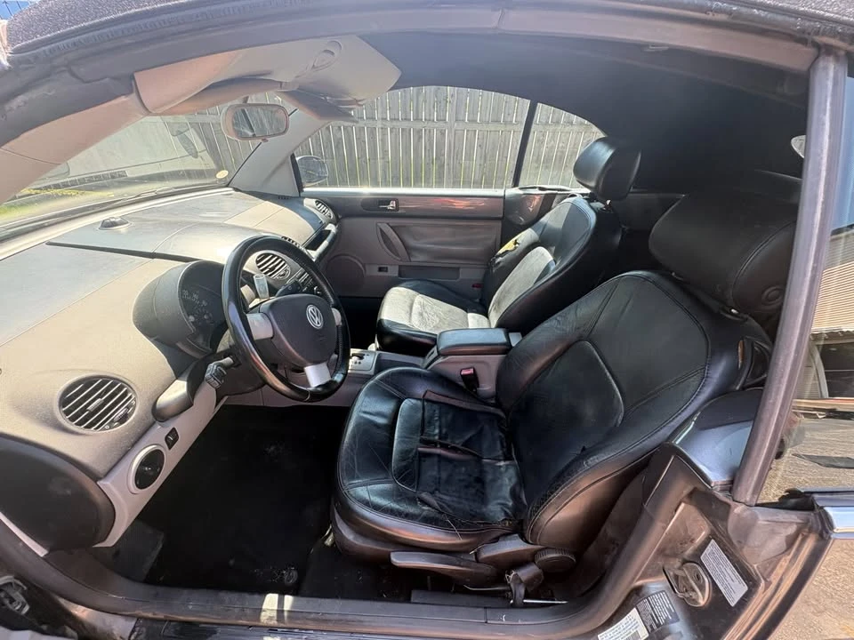 2005 Volkswagen New Beetle - Image 12 of 13