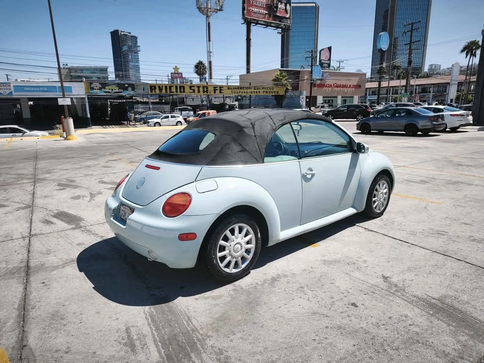 2005 Volkswagen New Beetle - Image 5 of 16