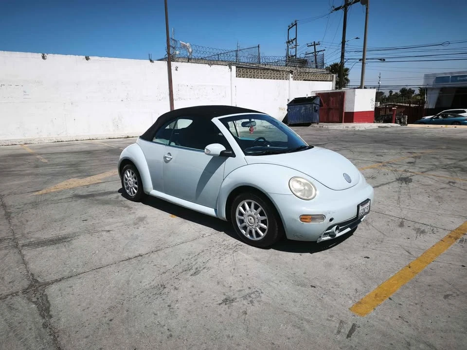 2005 Volkswagen New Beetle - Image 2 of 16