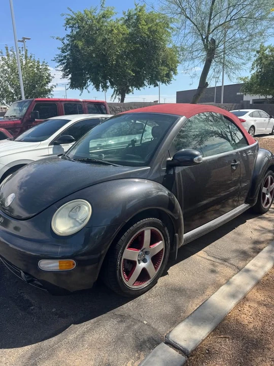 2005 Volkswagen New Beetle - Image 2 of 7
