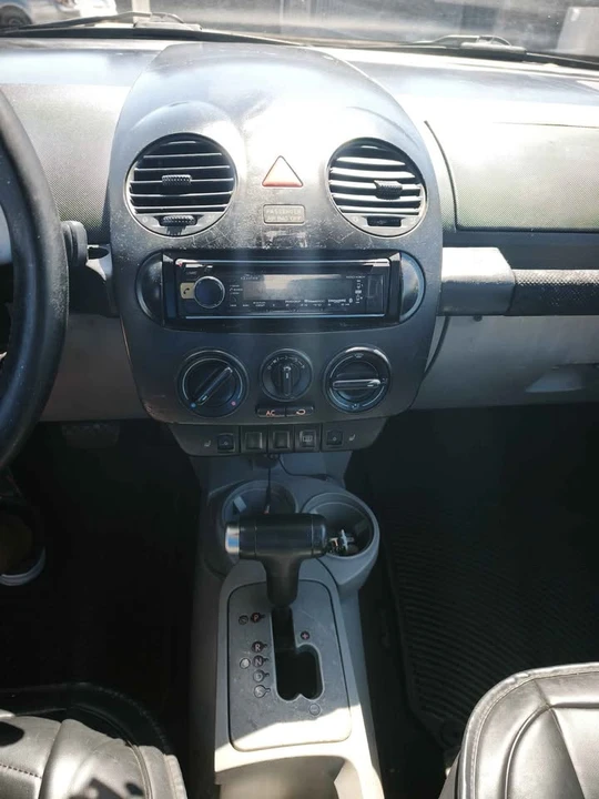 2005 Volkswagen New Beetle - Image 14 of 16