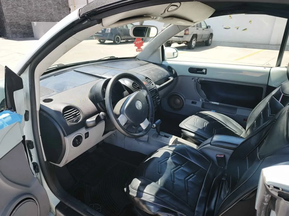 2005 Volkswagen New Beetle - Image 11 of 16