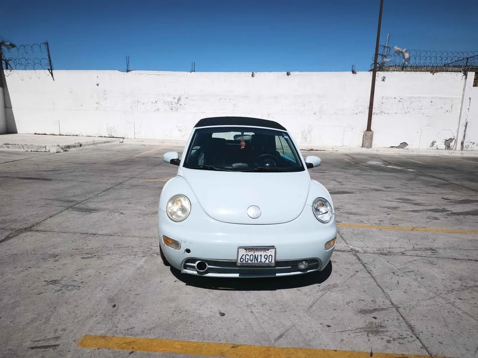 2005 Volkswagen New Beetle - Image 2 of 16