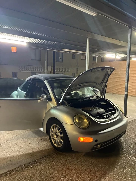 2005 Volkswagen New Beetle - Image 2 of 9