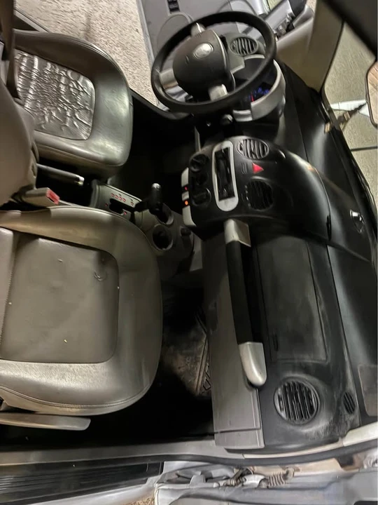 2005 Volkswagen New Beetle - Image 7 of 9