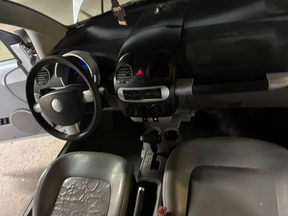 2005 Volkswagen New Beetle - Image 8 of 9
